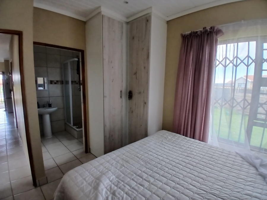 To Let 3 Bedroom Property for Rent in Hillside View Free State
